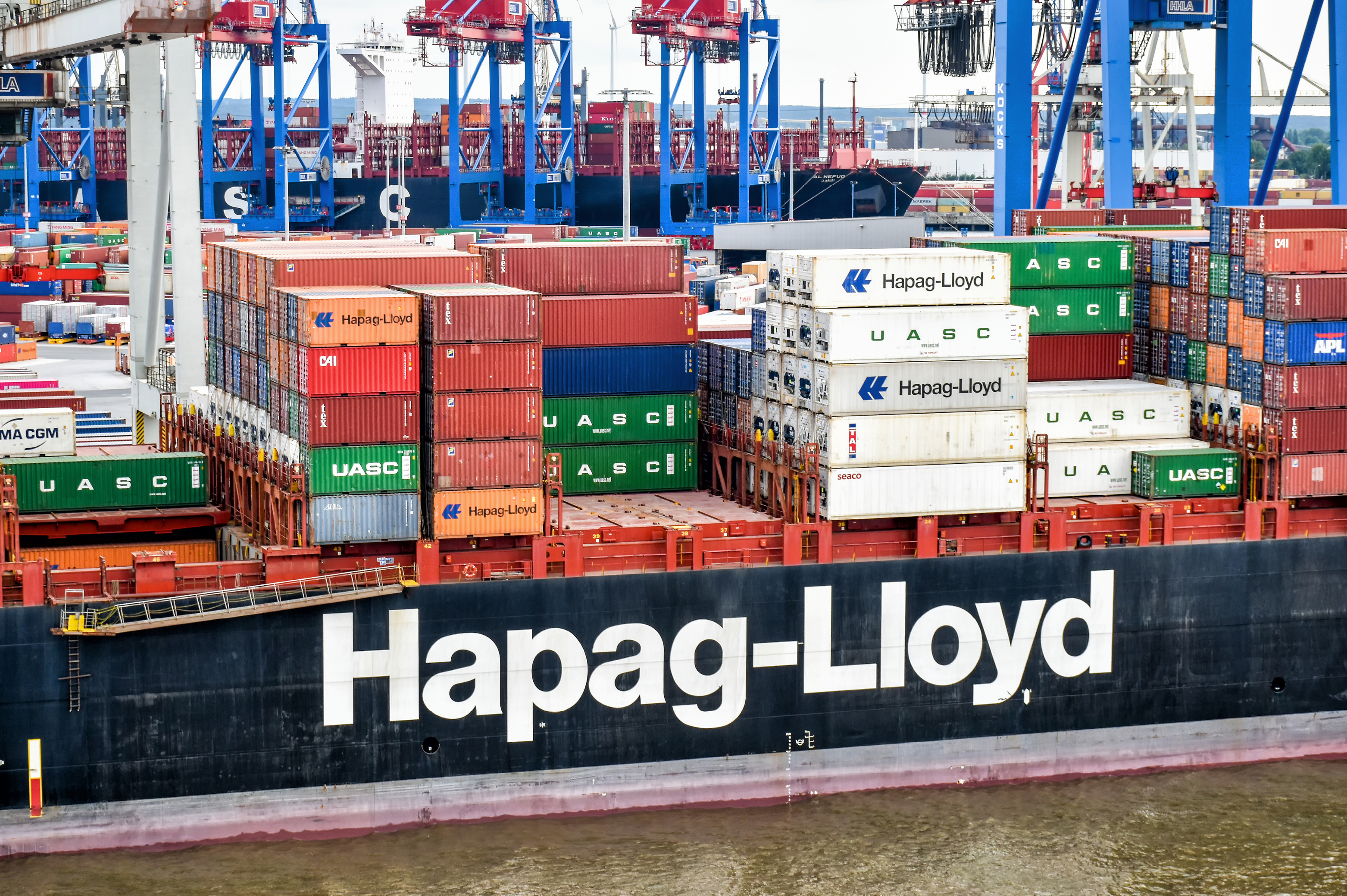 Hapag-Lloyd Completes Minority Stake Acquisition from Spinelli